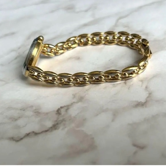 Gucci Bracelet Watch - Picture 6 of 11